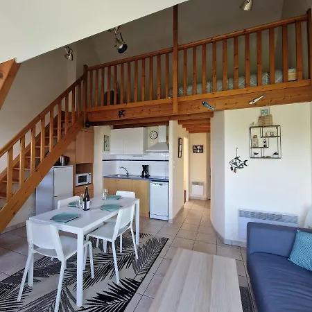 דירה Bright 2 Bedroom With Balcony With Direct Access,