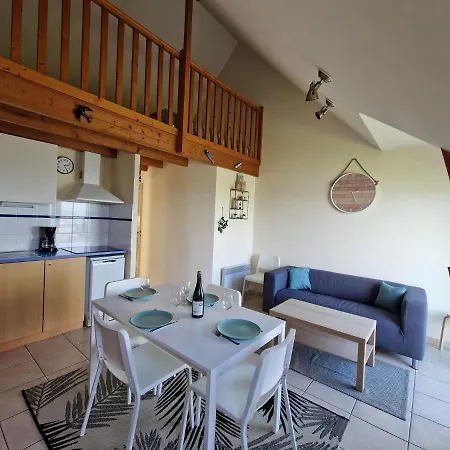 Bright 2 Bedroom With Balcony With Direct Access, דירה *